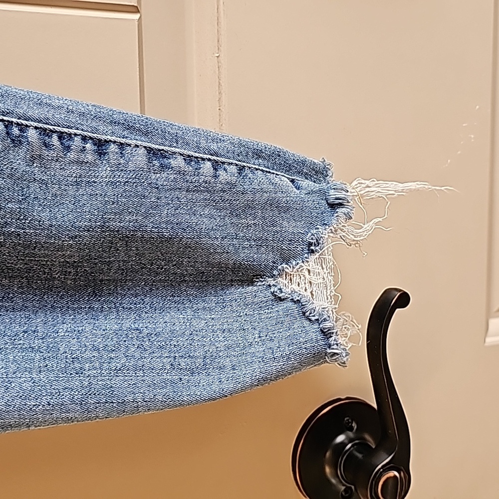 Universal Thread Distressed Stonewashed Jeans Siz… - image 5